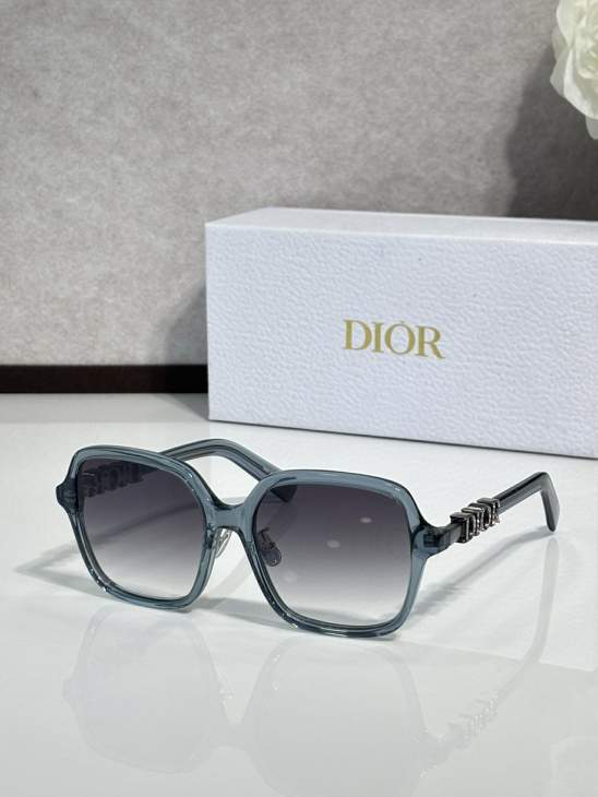 Picture of Dior Sunglasses _SKUfw77364359fw